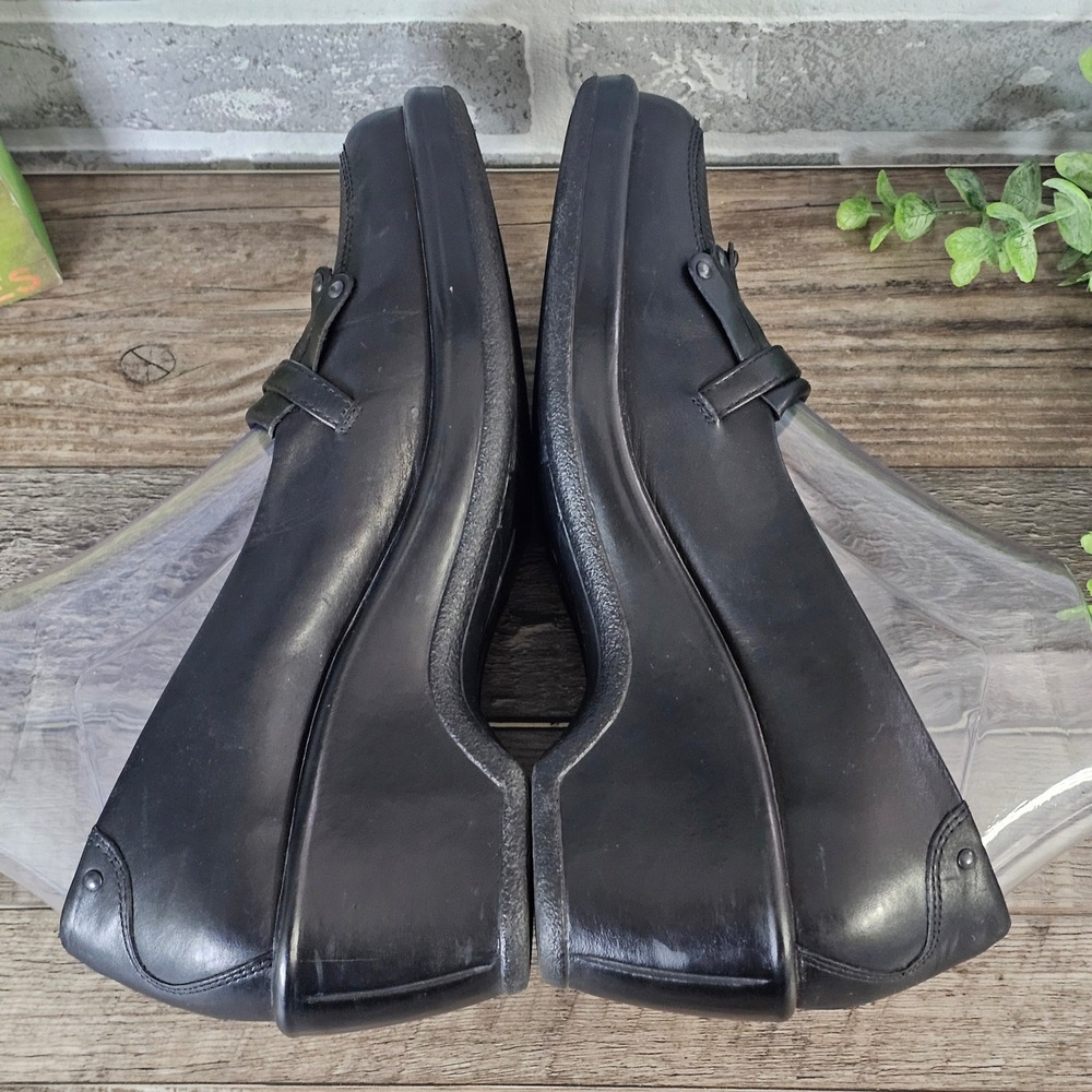 Dansko Black Leather Wedge Loafers Kiltie Fringe Buckle EU 38 Comfort Shoes - Picture 5 of 8